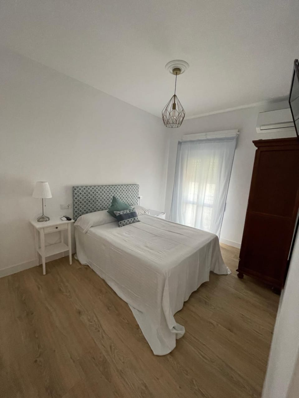 Shower, Toilet, Patio, Bed, TV and multimedia, Balcony/Terrace, Decorative detail, internet, locker