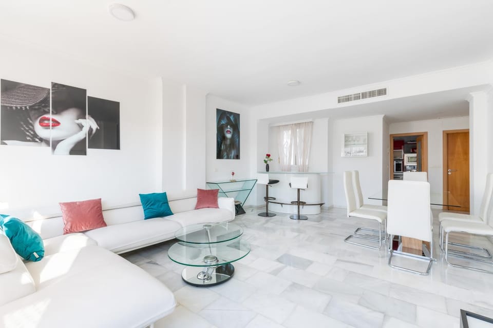 Living room, Lounge or bar, Seating area, Dining area