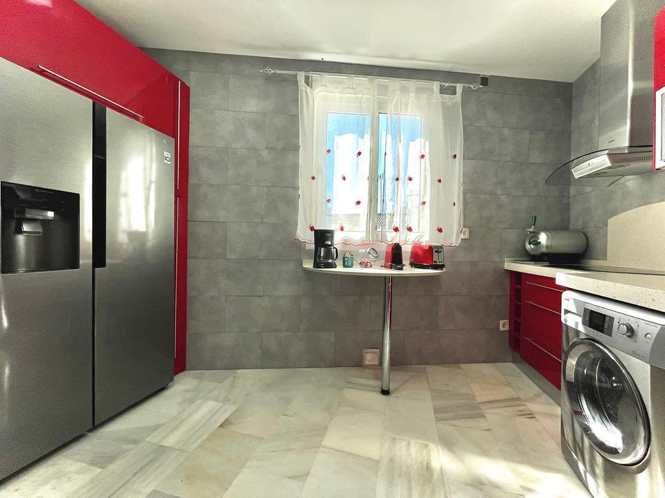 Coffee/tea facilities, Kitchen or kitchenette, dishwasher, minibar, pet friendly, stove, toaster, washing machine, kitchen