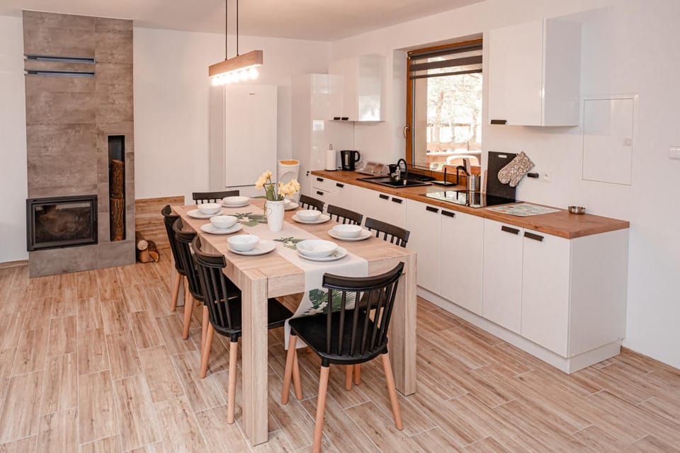 Coffee/tea facilities, Kitchen or kitchenette, Living room, Seating area, Dining area, dishwasher, flat iron, stove, toaster