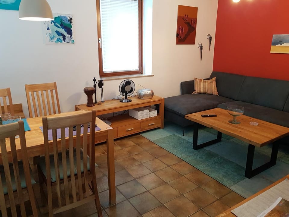 Seating area, Dining area