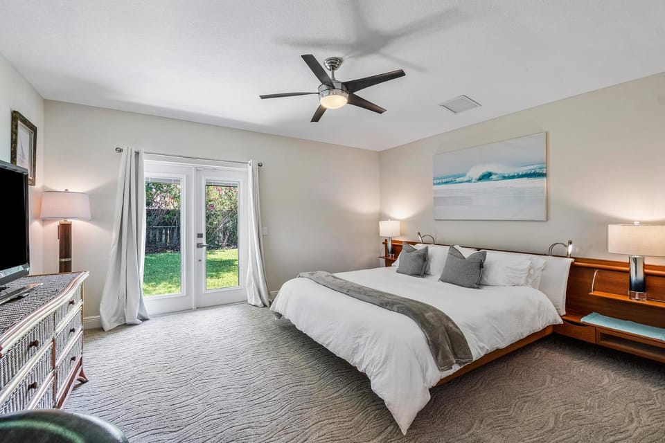 Across from Beach - Renovated Coastal Home, Gourmet Kitchen & Jetted Tub - by Maven Vacation Rentals House in Riviera Beach
