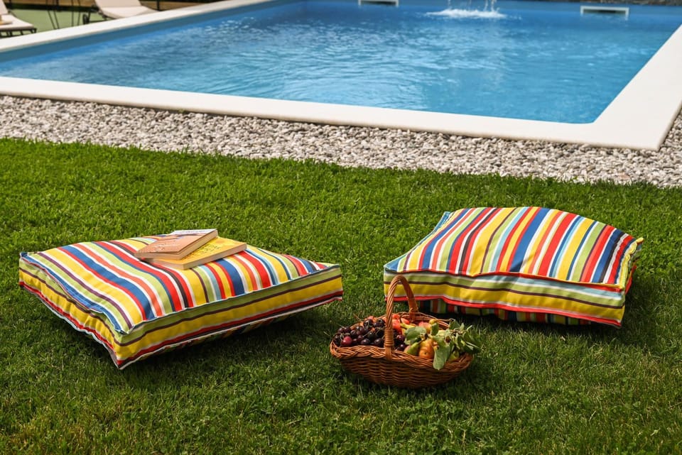 Activities, View (from property/room), Decorative detail, Garden view, Pool view, Swimming pool