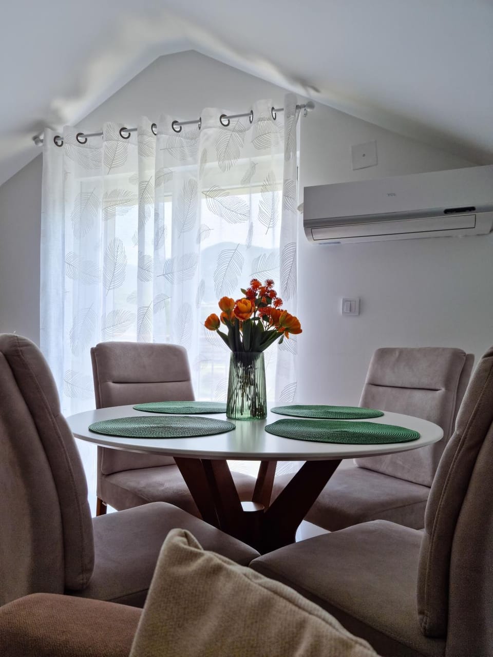 Living room, Seating area, Dining area