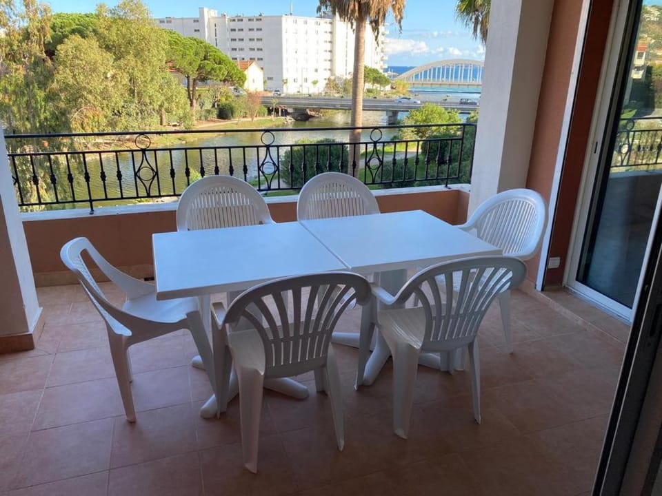 Ste Maxime T3 Terrasse vue mer et avec piscine Apartment in Sainte-Maxime