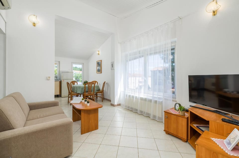 Communal lounge/ TV room, TV and multimedia, Living room