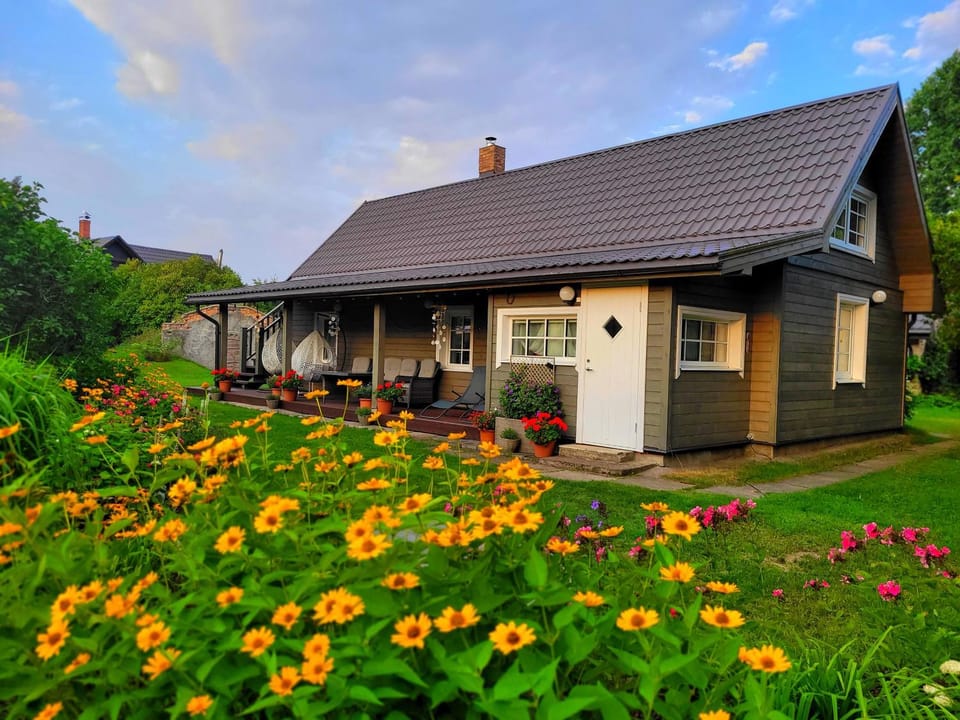 Property building, Summer, Garden