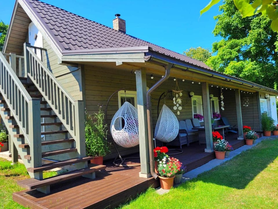 Property building, Patio, Spring
