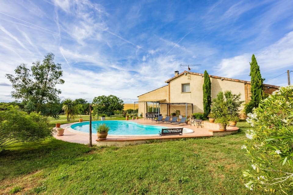 Property building, Garden view, Pool view, Swimming pool, sunbed