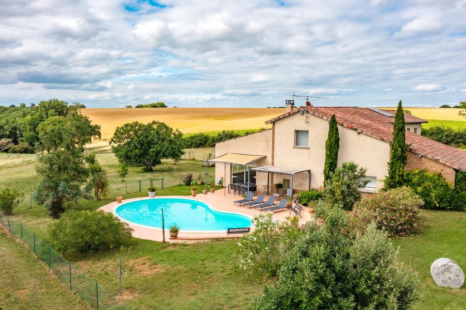 Property building, Bird's eye view, Pool view, Swimming pool