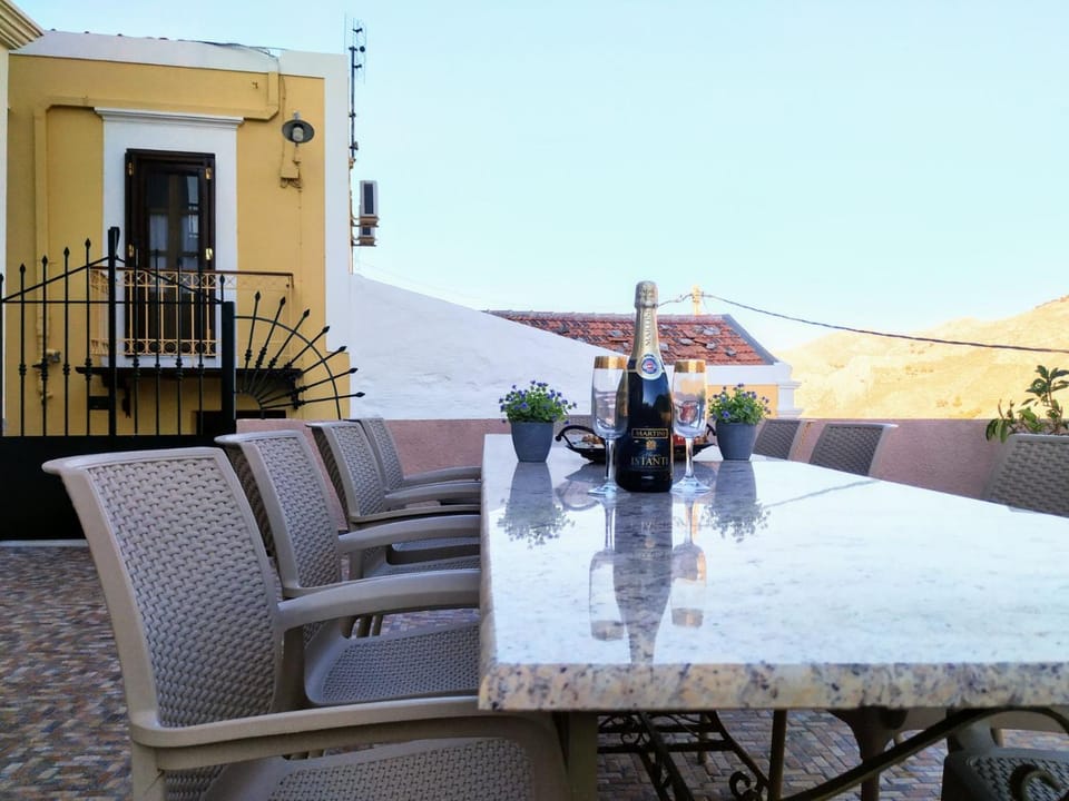 Balcony/Terrace, Drinks