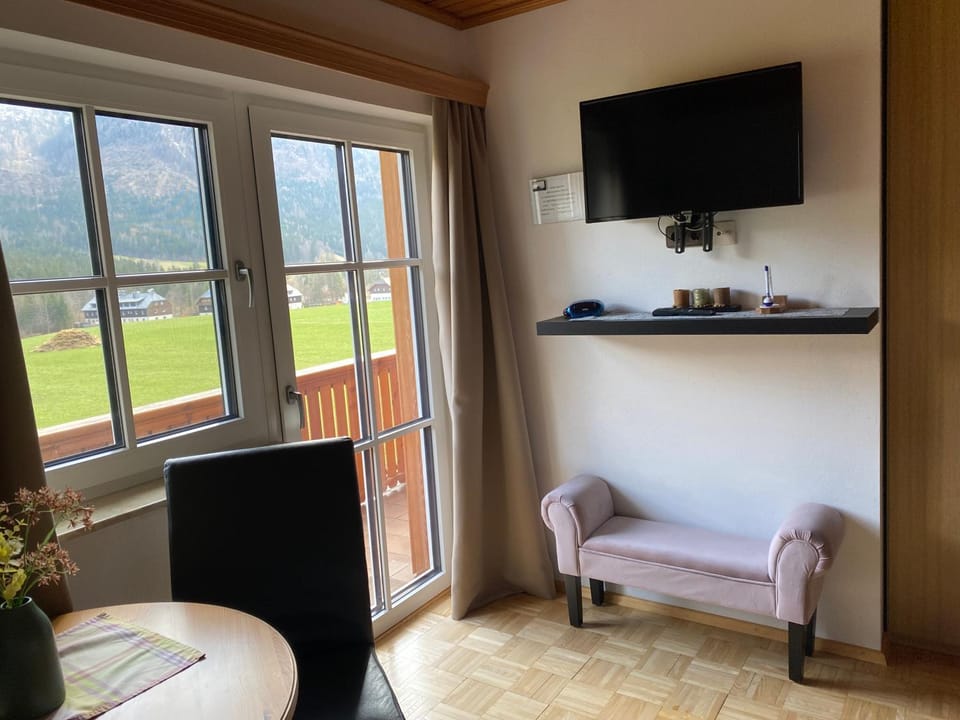 TV and multimedia, Seating area