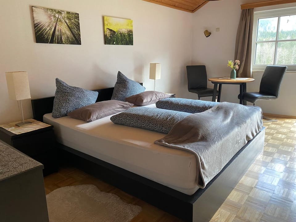 Bed, Seating area, Bedroom