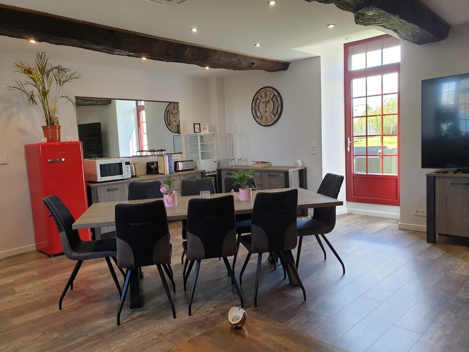 Restaurant/places to eat, Dining area
