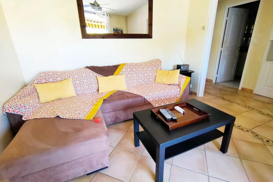 LE PRADET 50m de la plage T2 tout confort LESCLESDENICOLE Apartment in French Riviera