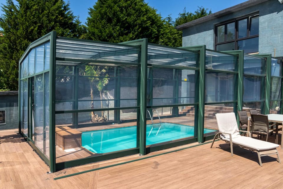 Pool view, Swimming pool, sunbed