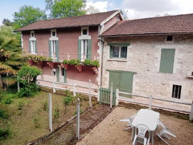 Maison au bord de la Rivière Dronne en Périgord Vert House in Nouvelle-Aquitaine