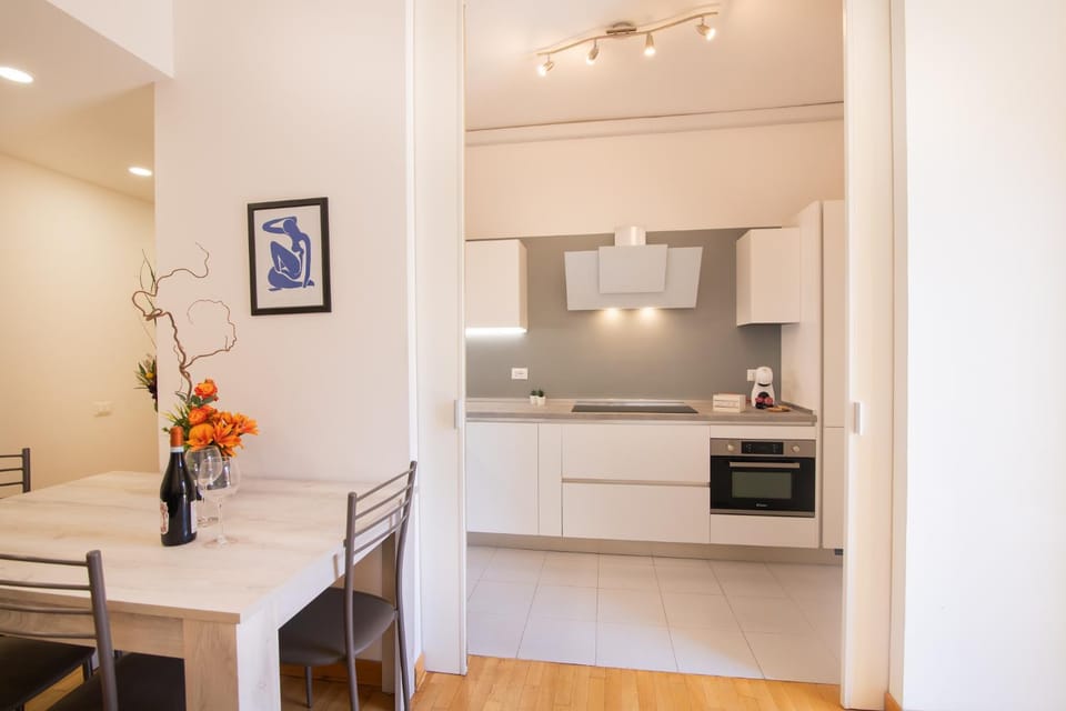 Kitchen or kitchenette, Dining area, Communal kitchen