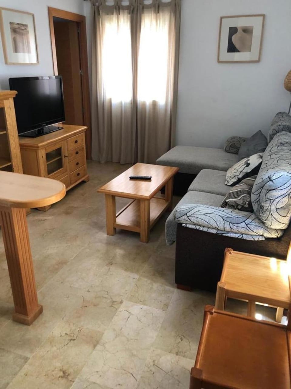 Bed, TV and multimedia, Living room, Photo of the whole room, Seating area, Bedroom