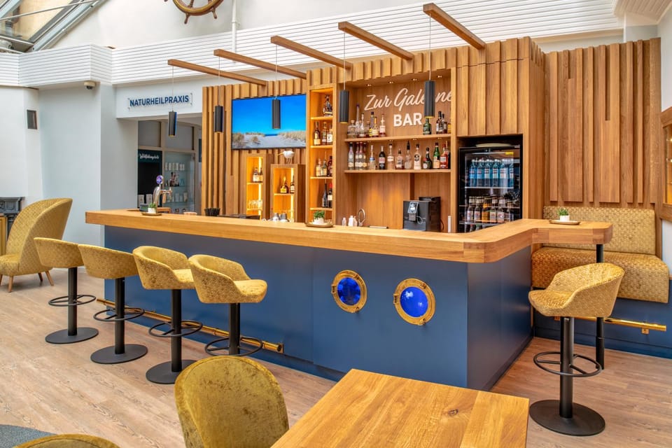 Lounge or bar, Evening entertainment