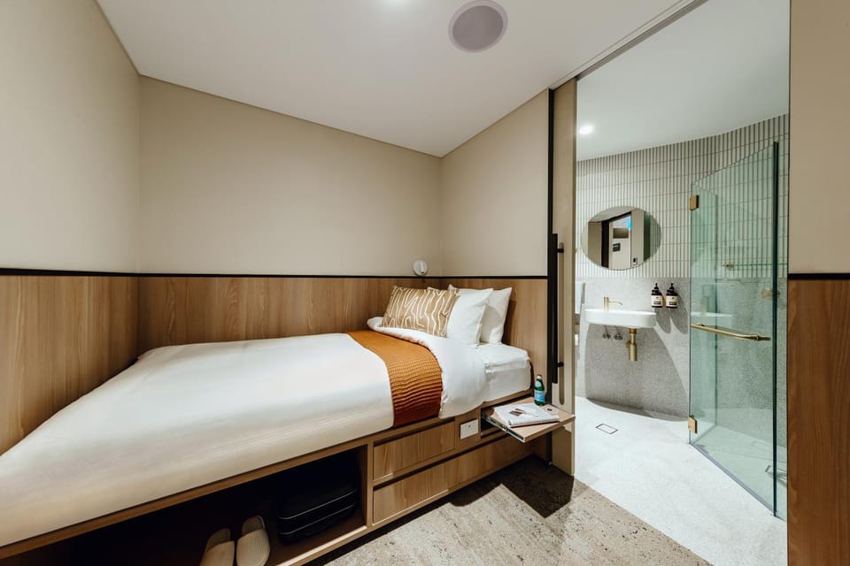 Bed, Bathroom, Photo of the whole room