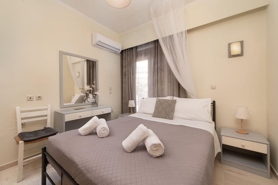Bed, Photo of the whole room, Bedroom, towels, air conditioner