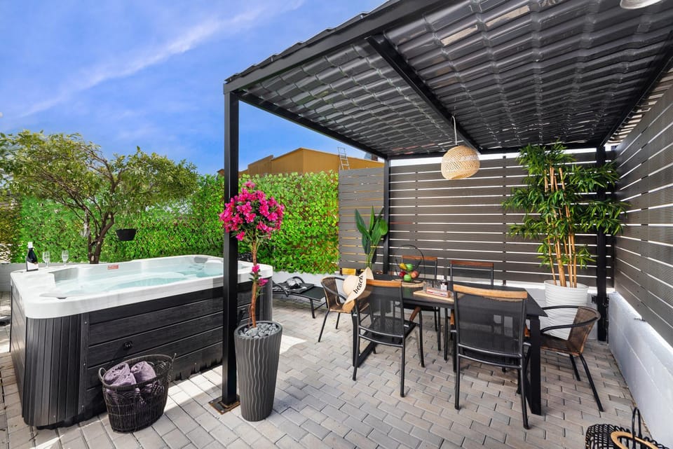 Patio, Day, Natural landscape, Hot Tub, Hot Tub, View (from property/room), Balcony/Terrace, Balcony/Terrace, sunbed