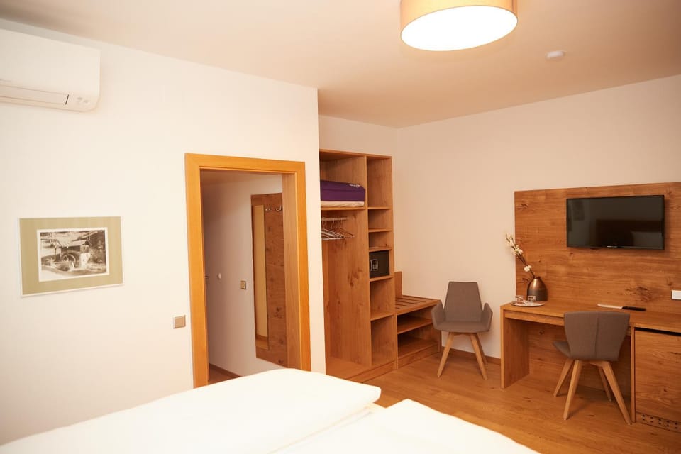 TV and multimedia, Photo of the whole room