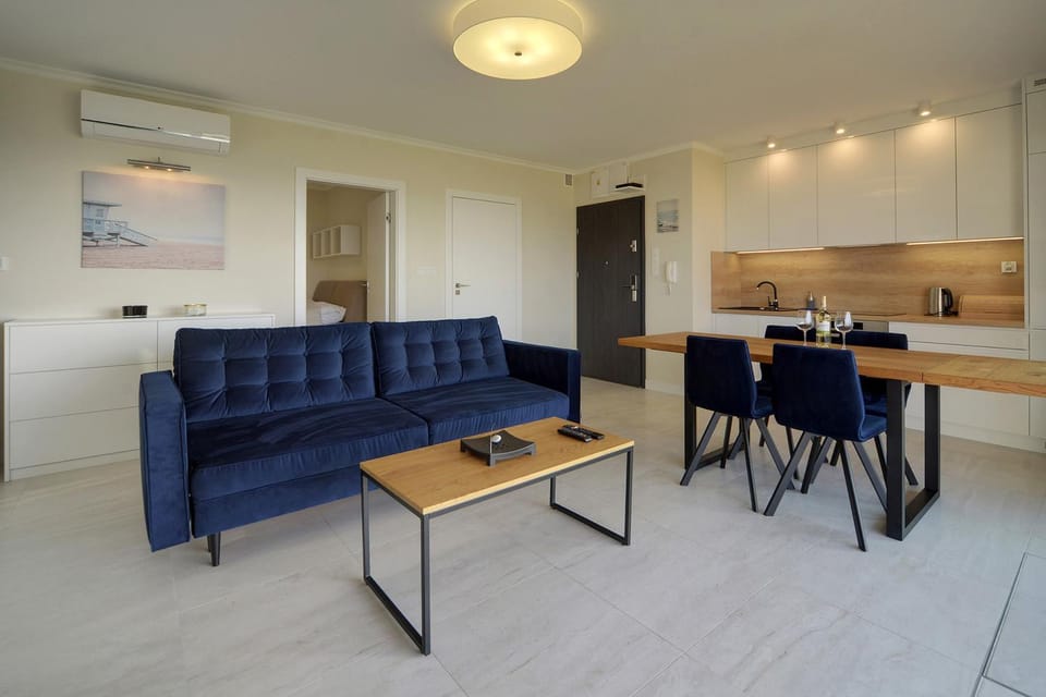 Communal lounge/ TV room, Garden, View (from property/room), Kitchen or kitchenette, Living room, Other, Seating area, Dining area, Guests, Garden view, Sea view, children, Family, internet, locker, pet friendly, towels