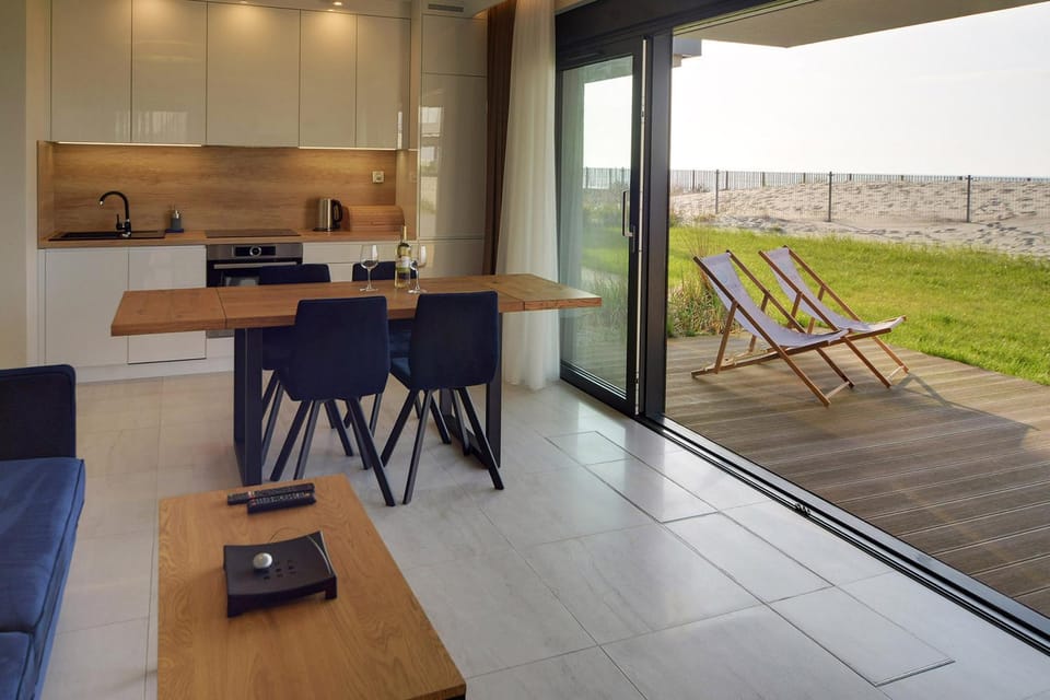 Patio, Balcony/Terrace, Kitchen or kitchenette, Living room, Dining area, Beach, sunbed