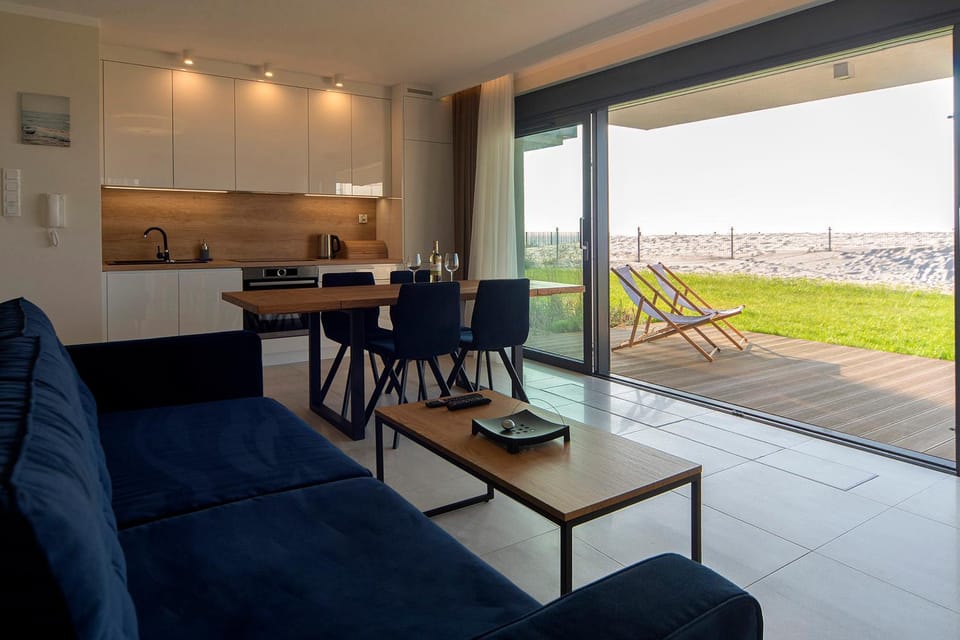 Balcony/Terrace, Kitchen or kitchenette, Living room, Seating area, Dining area, Beach, pet friendly, stove, sunbed