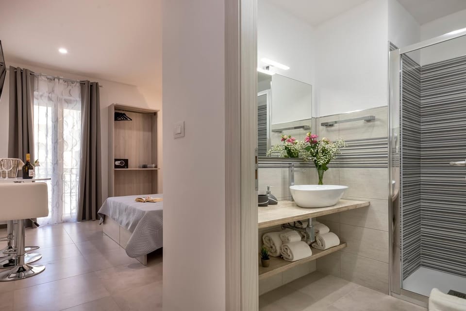 Shower, Bathroom