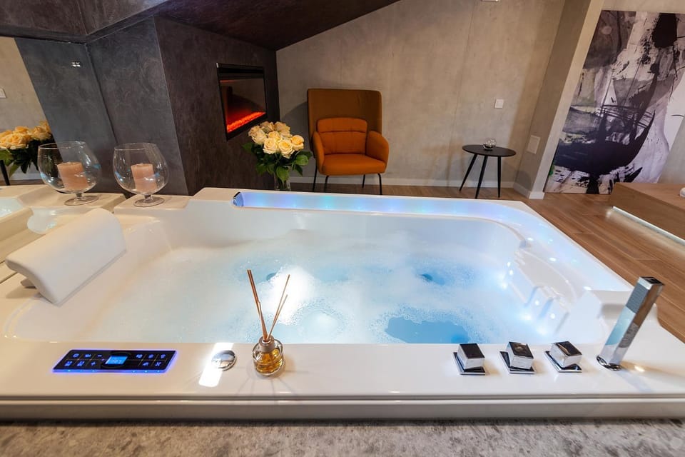 Royal VIP jacuzzi Apart Apartment in Lviv