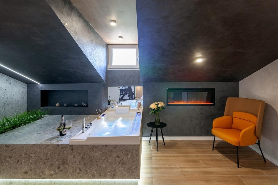 Royal VIP jacuzzi Apart Apartment in Lviv
