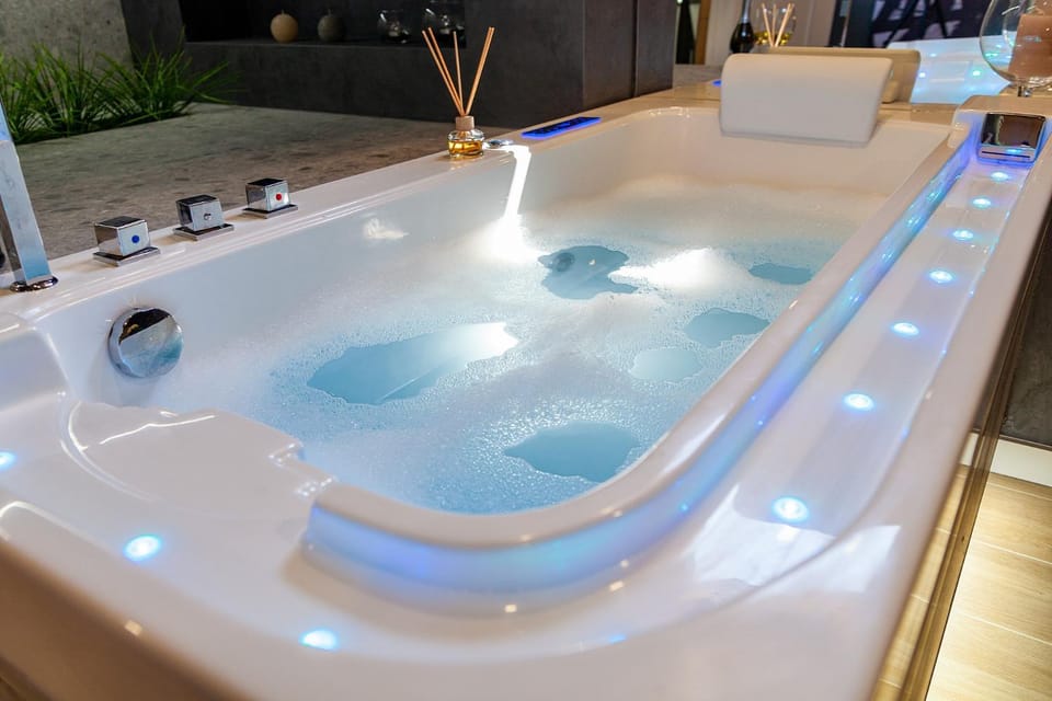 Royal VIP jacuzzi Apart Apartment in Lviv