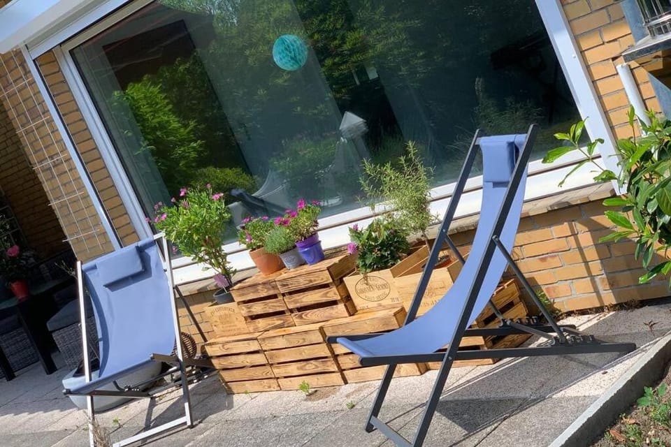 Near „Hamburg summer lounge“ cozy sunny green Chalet in Hamburg