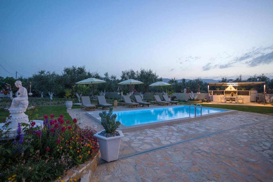 BBQ facilities, Garden, Garden view, Pool view, Swimming pool, sunbed