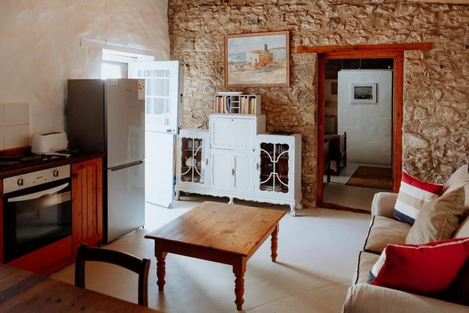 Lounge or bar, kitchen