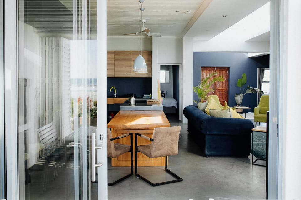 Lounge or bar, Seating area, Dining area