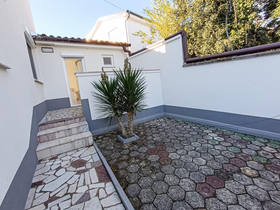 Balcony/Terrace, Garden view