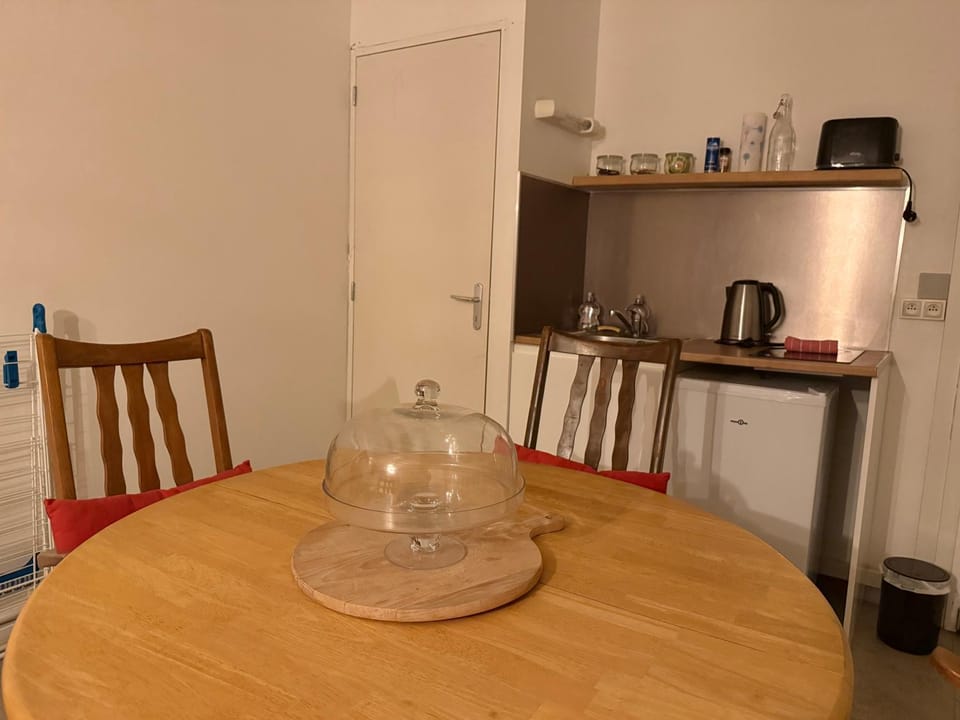 Kitchen or kitchenette, Decorative detail, Dining area