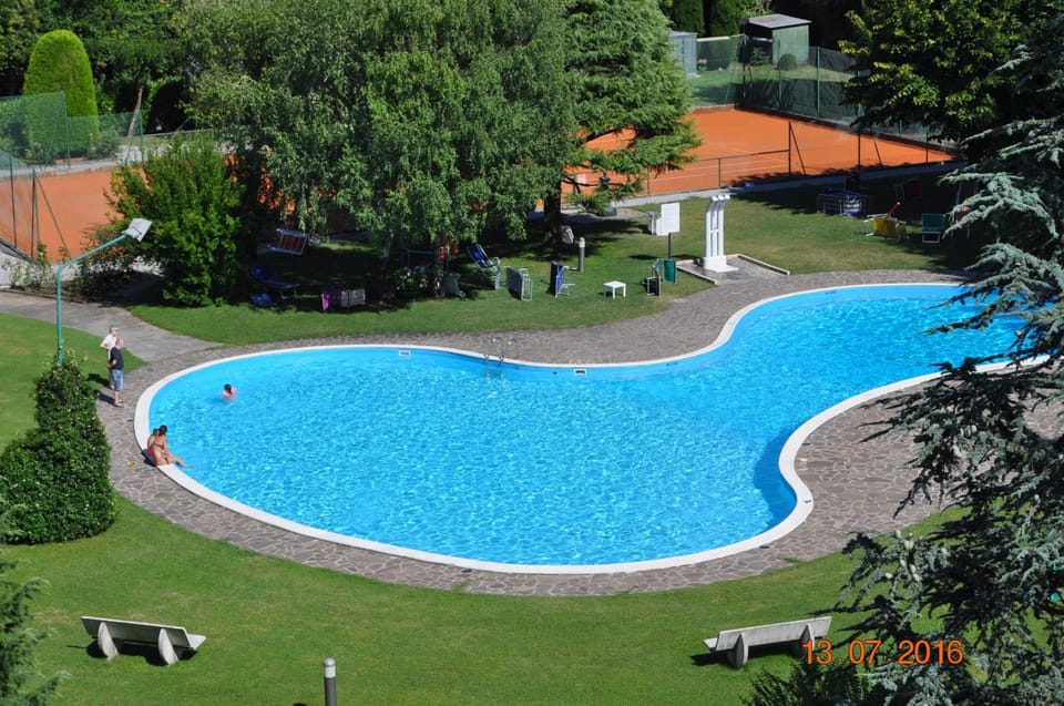 Swimming pool, Swimming pool