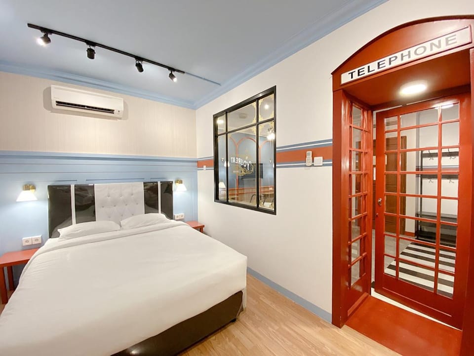 Bed, Photo of the whole room, Bedroom, air conditioner