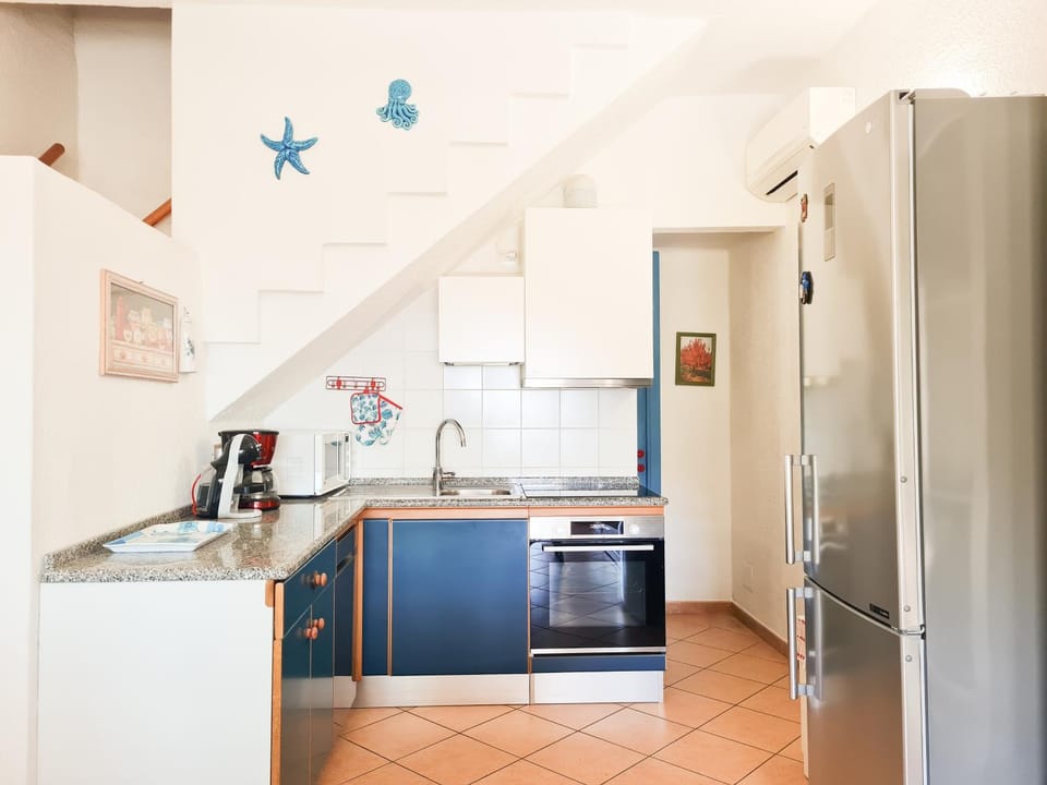 Kitchen or kitchenette, dishwasher, oven, stove