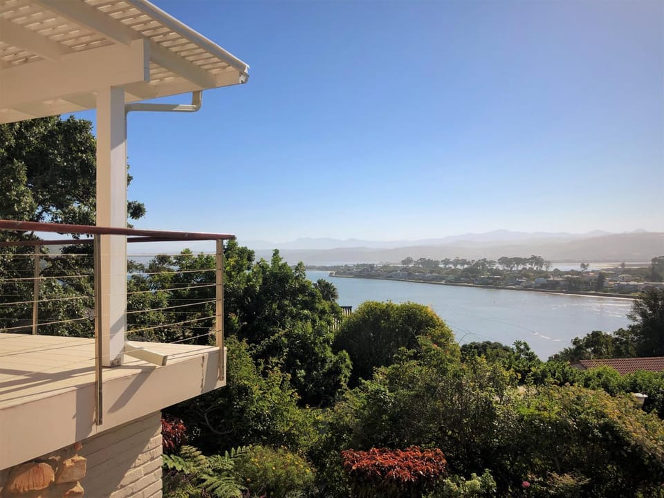 Property building, View (from property/room), Balcony/Terrace, Garden view, Lake view