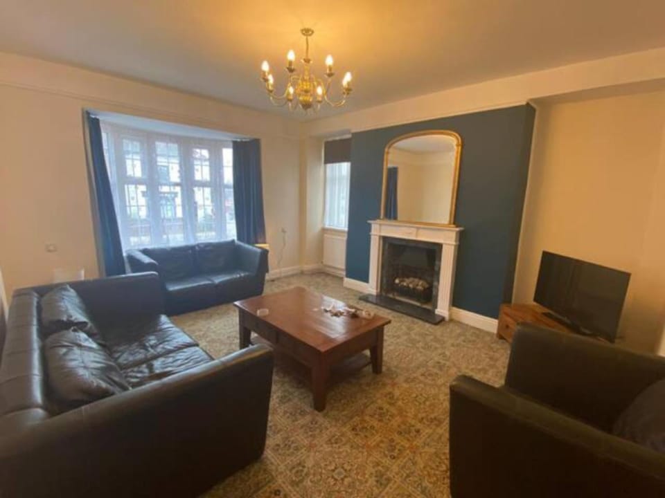 Communal lounge/ TV room, Living room, Seating area