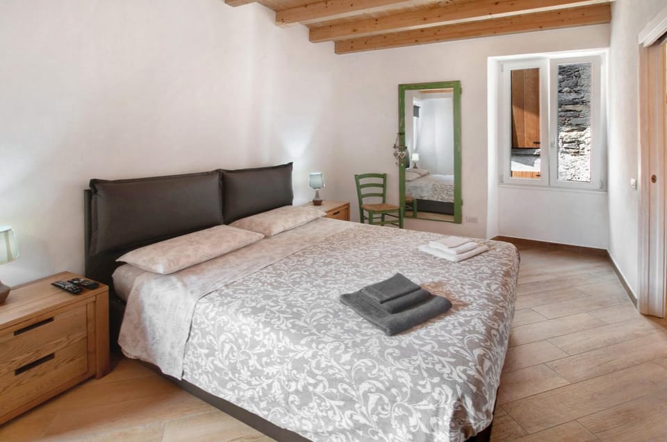 Living room, Bedroom