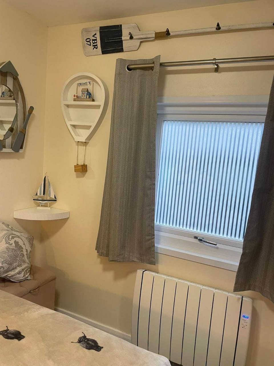 Bedroom, heating