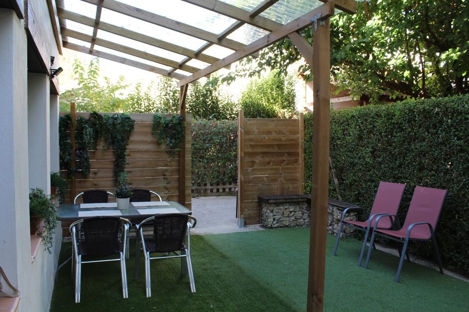 Off site, Balcony/Terrace
