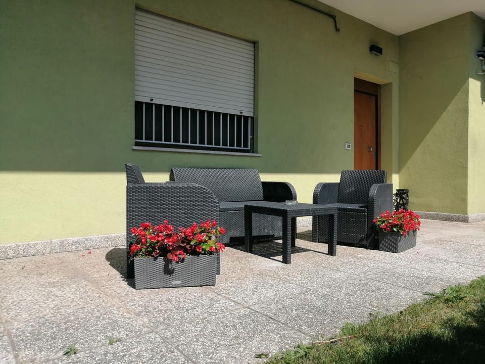 Patio, Facade/entrance